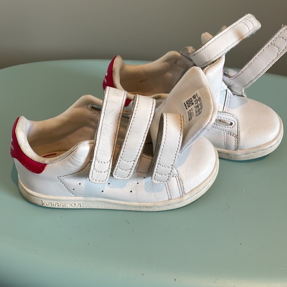 Super cool Adidas Stan Smith toddler white and pink shoes with Velcro size 9K - Picture 8 of 9